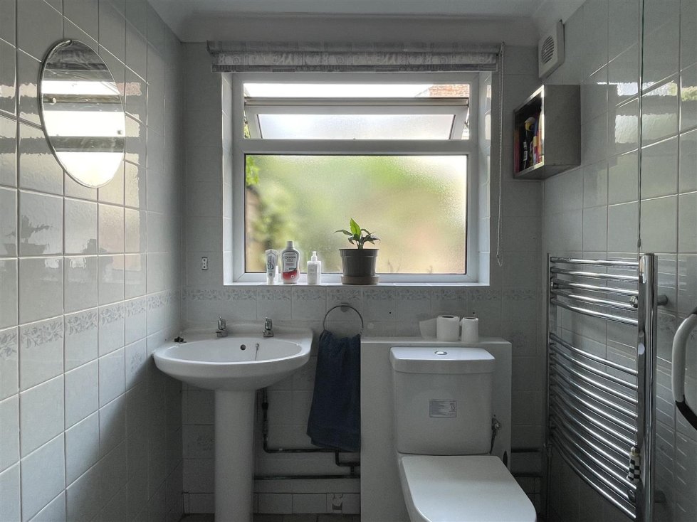 3 bedroom property for sale in Wollaston Road, Lowestoft £190,000