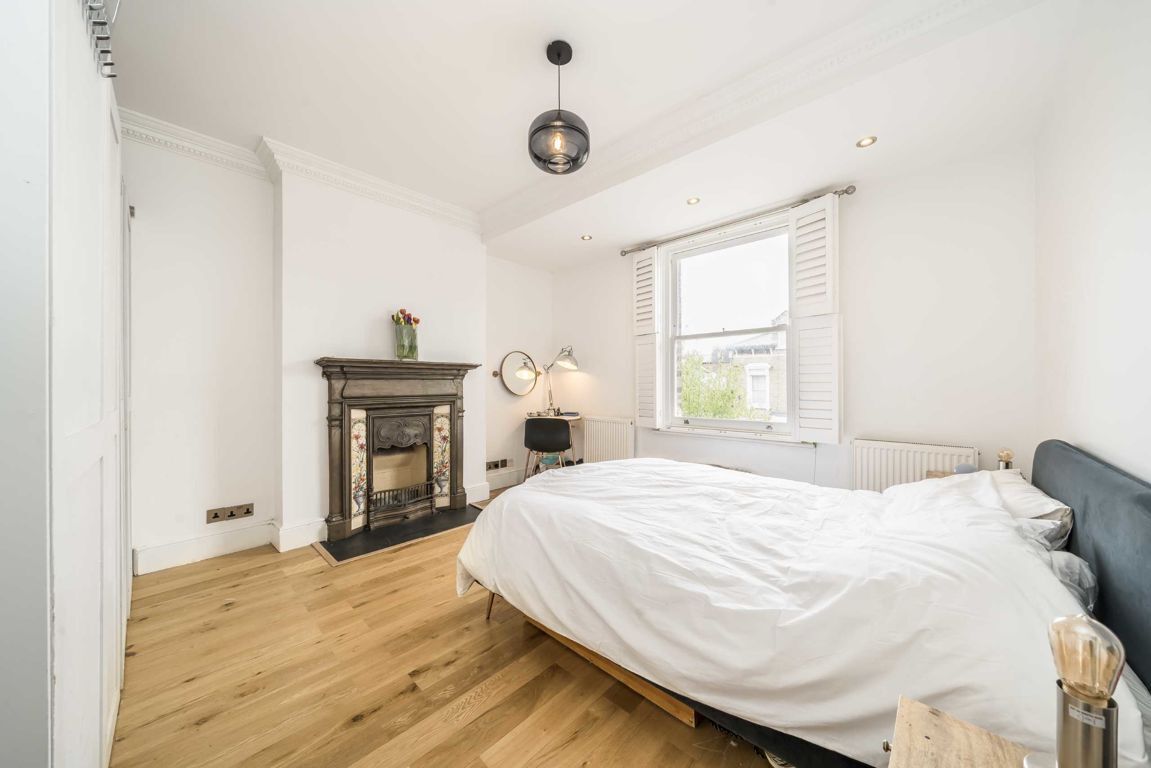 Jacksons 2 bedroom property for sale in Ramsden Road, Balham £725,000