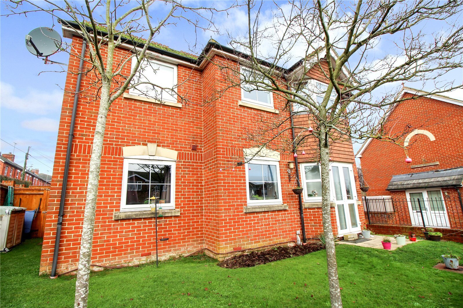 2 bedroom property for sale in Warren Court, Lambourn, Hungerford