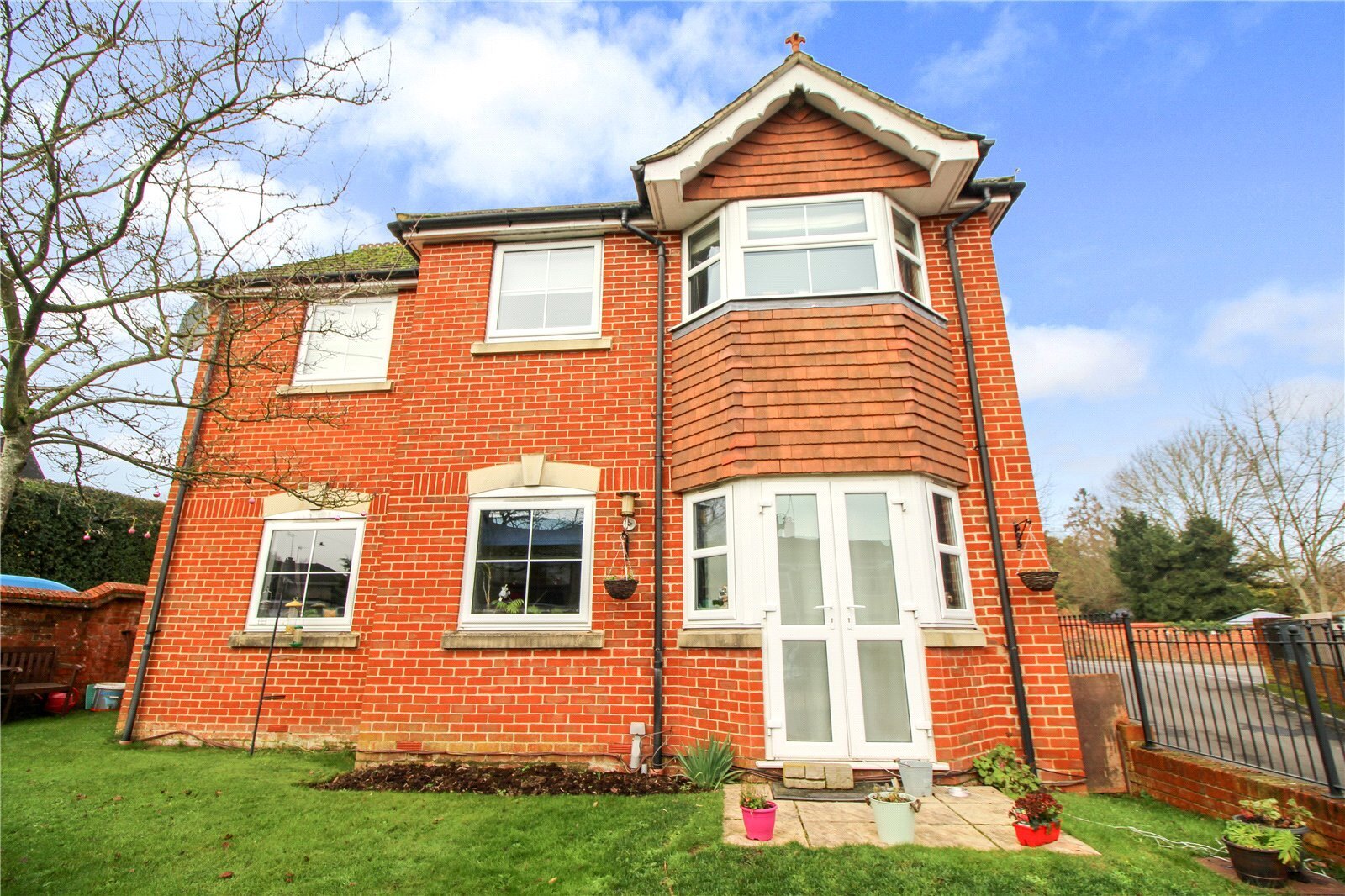 2 bedroom property for sale in Warren Court, Lambourn, Hungerford