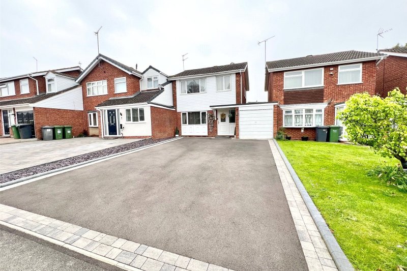3 bedroom property for sale in Tennyson Way, Kidderminster