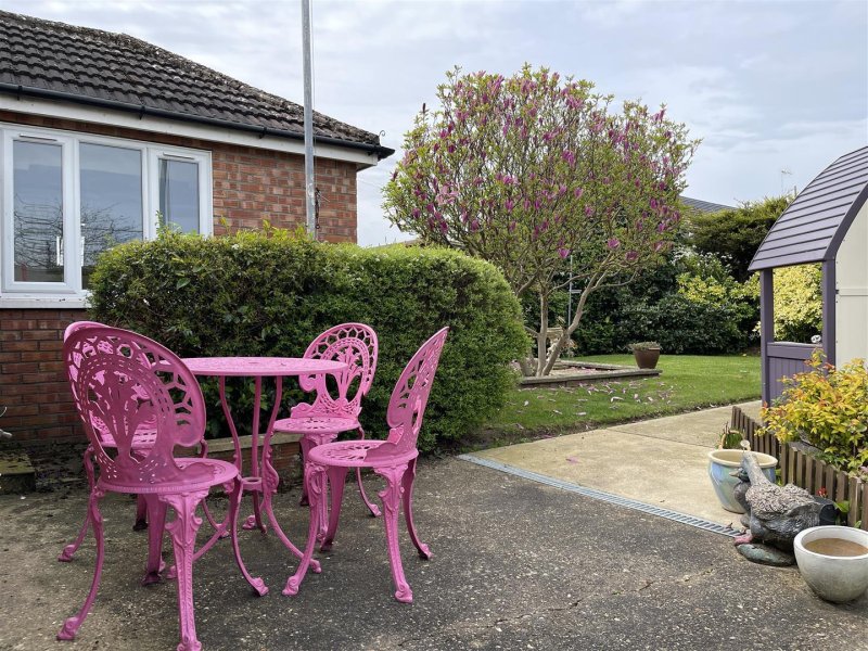 2 bedroom property for sale in Ship Road, Pakefield £220,000