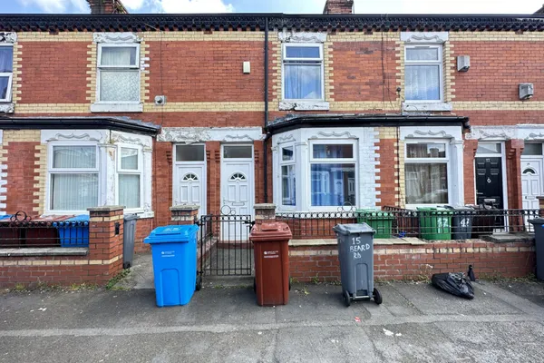2 bedroom property to let in Beard Road, Manchester, M18 - £1,050 pcm ...