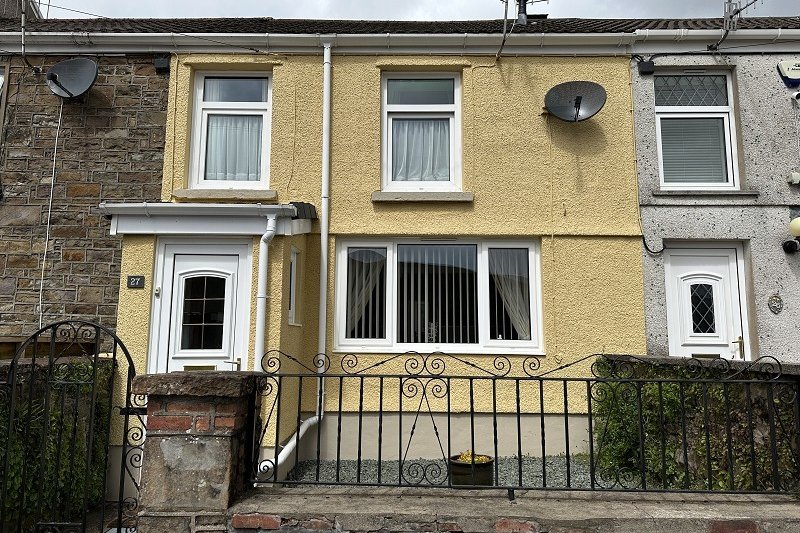 2 bedroom property for sale in Gough Road, Ystalyfera, Swansea. £105,000