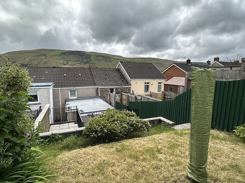 2 bedroom property for sale in Gough Road, Ystalyfera, Swansea, City And County of Swansea. £