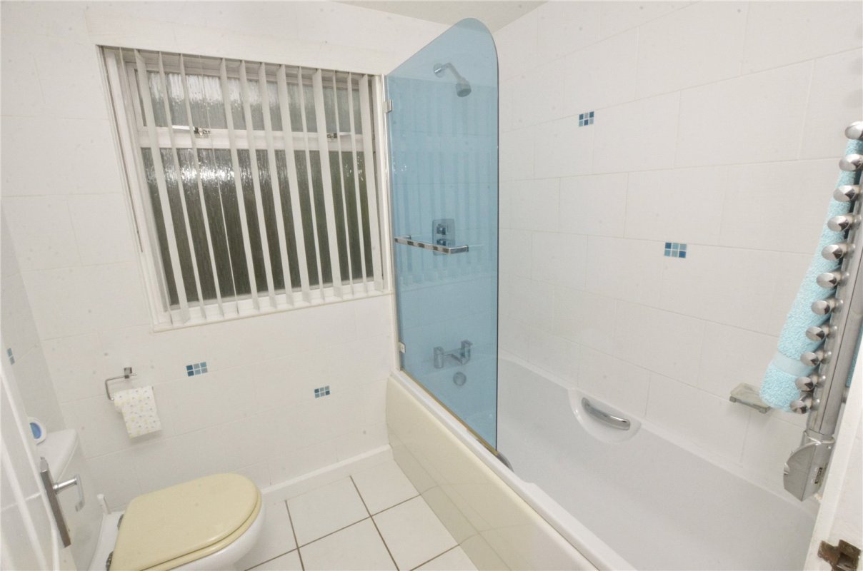 2 bedroom property for sale in Uplands Road, West Moors, Ferndown