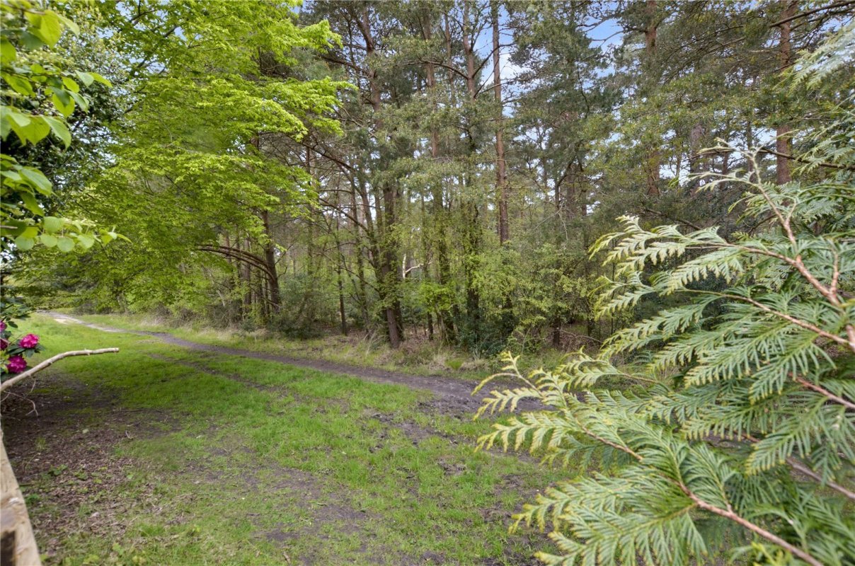 2 bedroom property for sale in Uplands Road, West Moors, Ferndown