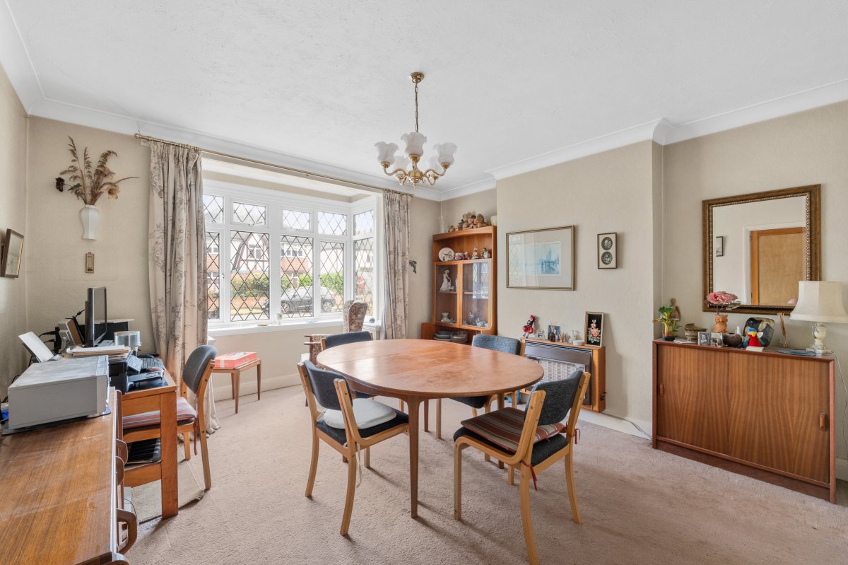 4 bedroom property for sale in Upfield, Horley, Surrey, RH6 £750,000