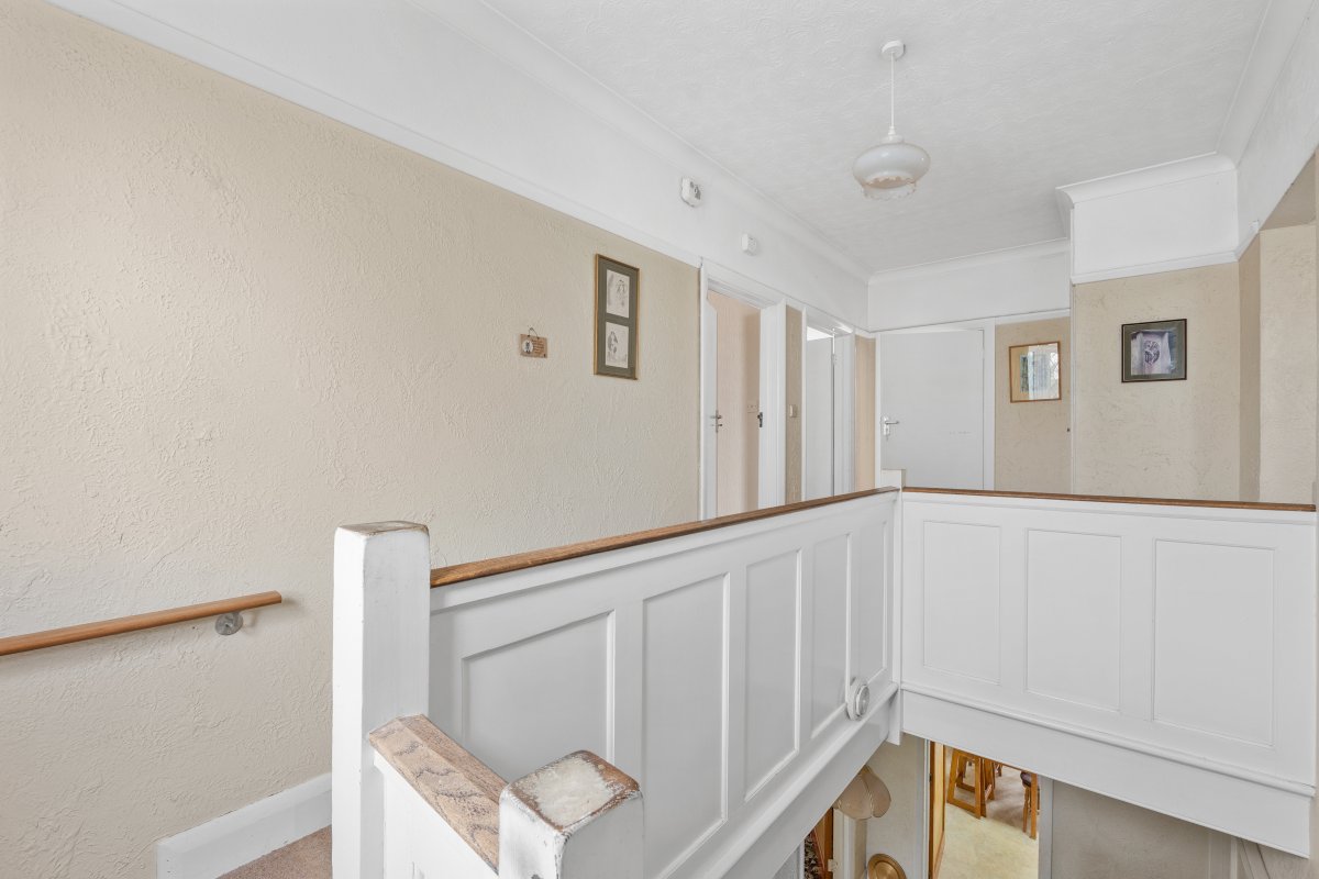 4 bedroom property for sale in Upfield, Horley, Surrey, RH6 £750,000