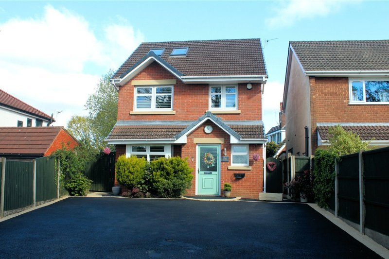4 bedroom property for sale in Runshaw Lane, Euxton, Chorley
