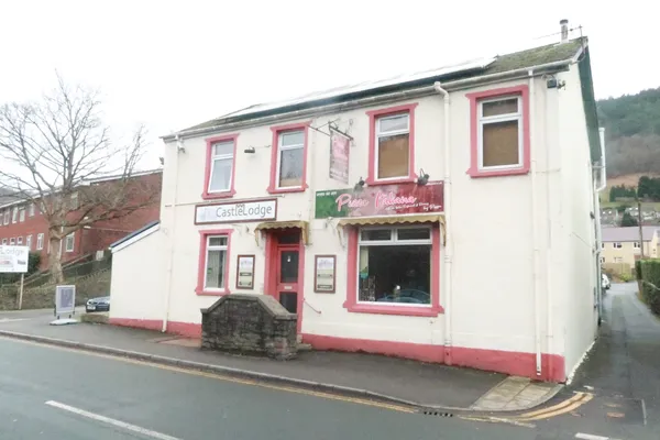 The Castle Inn & Lodge, Twyncarn Road, Pontywaun, Cross Keys, NP11 7DU