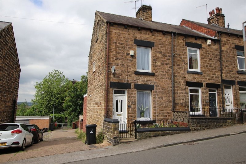 3 bedroom property for sale in High Street, Worsbrough £115,000