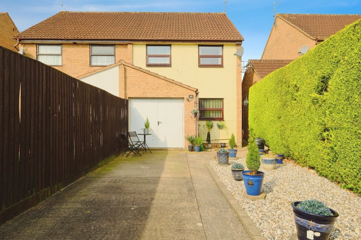 2 bedroom property for sale in Grosmont Close, Monmouth Offers in the