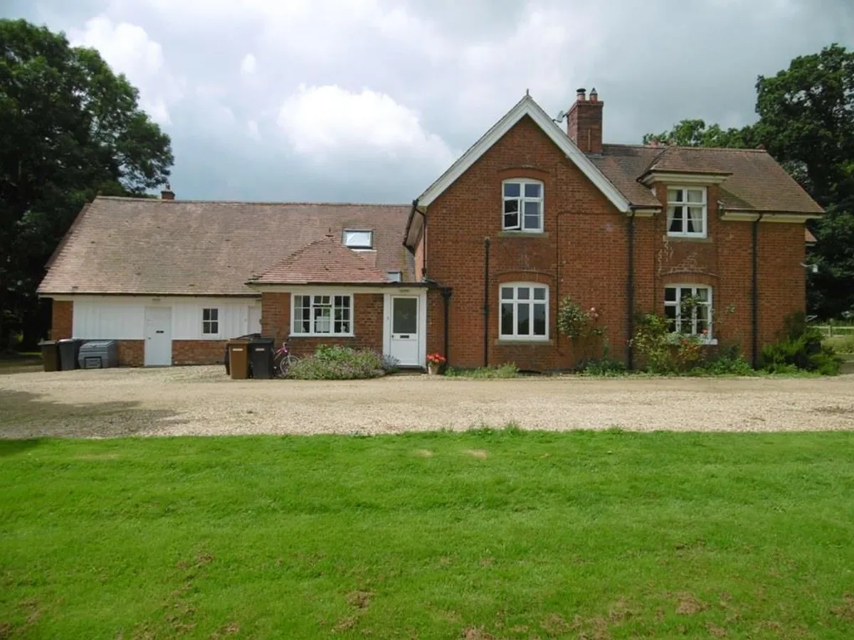 THE APARTMENT, SAXELBY PARK, SAXELBY
