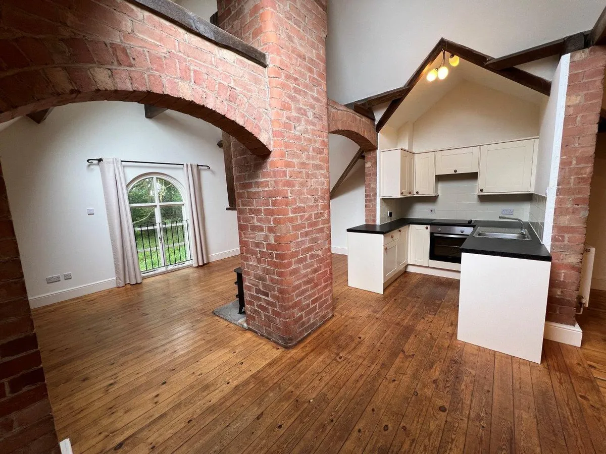 THE APARTMENT, SAXELBY PARK, SAXELBY