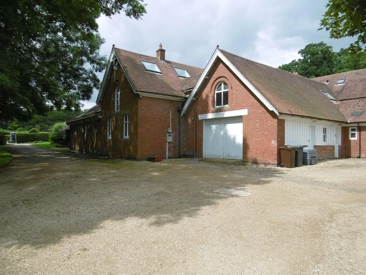 THE APARTMENT, SAXELBY PARK, SAXELBY