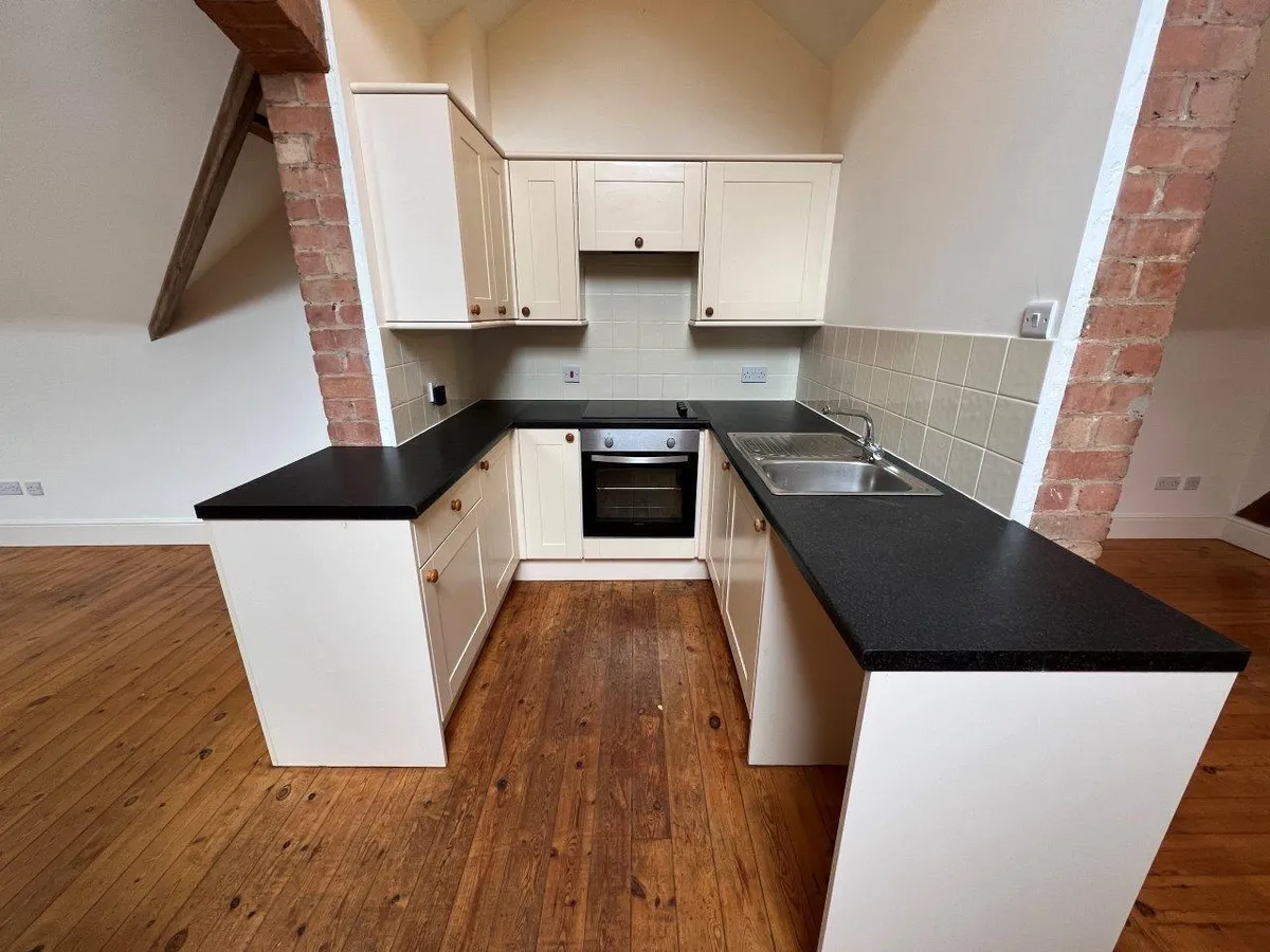 THE APARTMENT, SAXELBY PARK, SAXELBY
