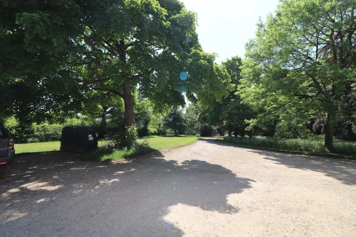 THE APARTMENT, SAXELBY PARK, SAXELBY