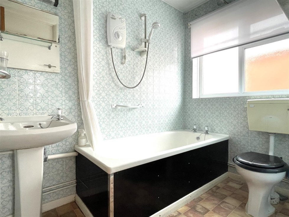 3 bedroom property for sale in Worlingham Way, Lowestoft Guide price £200,000