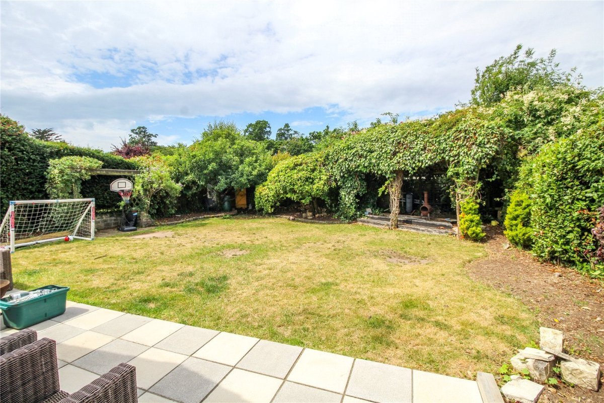 3 bedroom property for sale in Colemere Gardens, Highcliffe