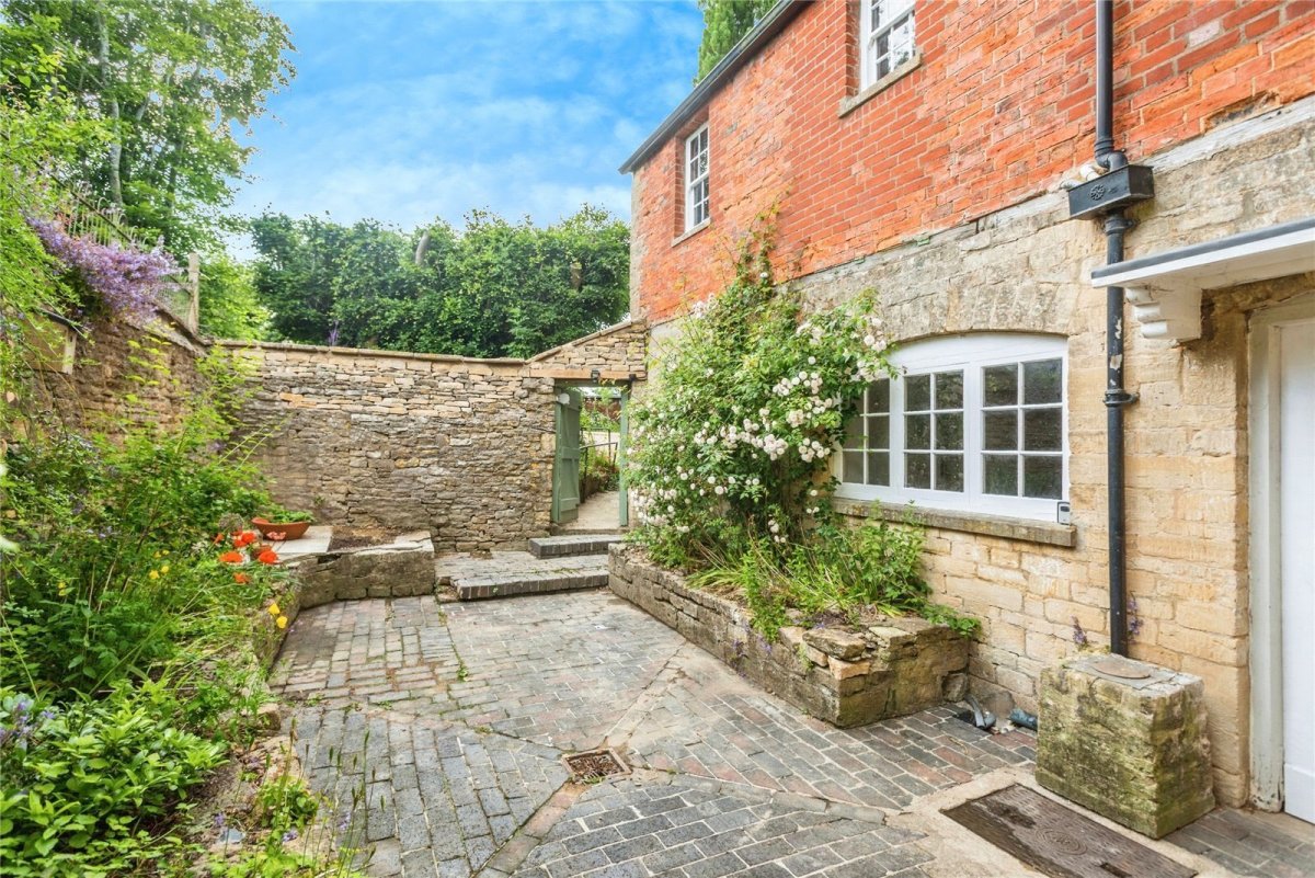 5 bedroom property for sale in High Street, ShiptonunderWychwood