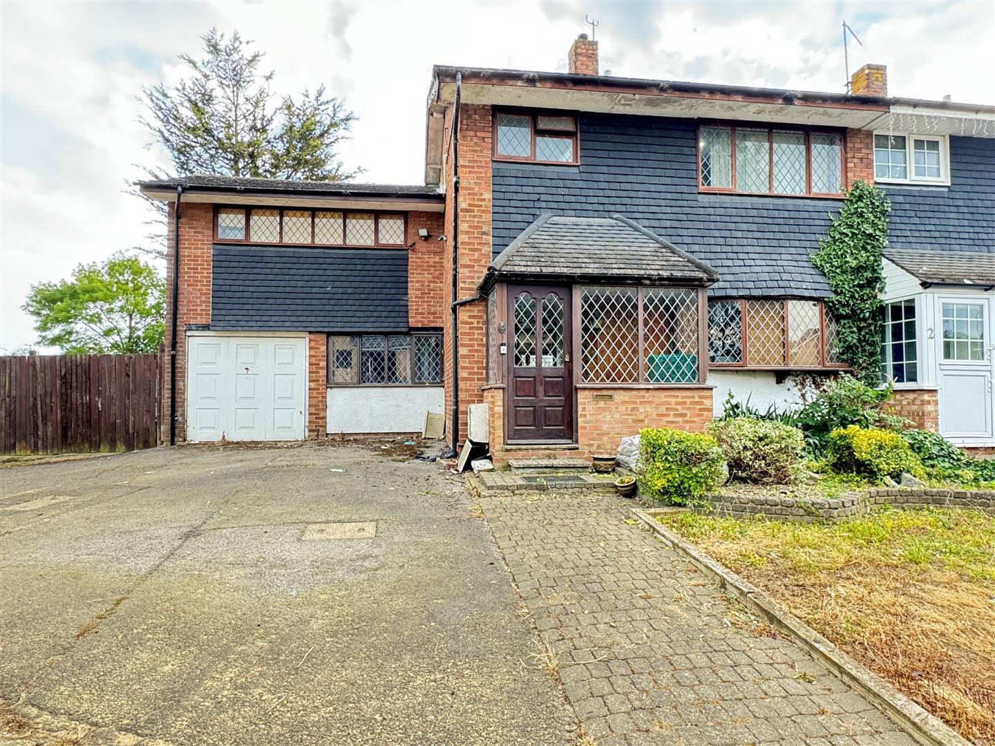 4 bedroom property for sale in Kingsley Crescent, Thundersley £375,000