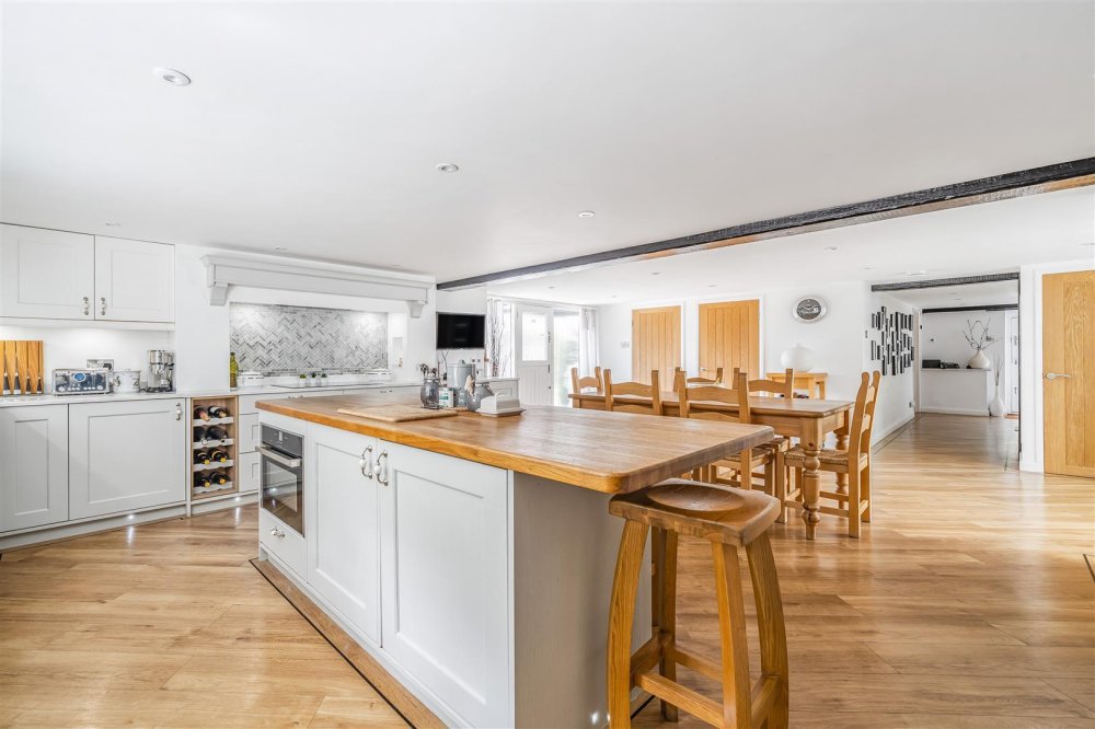 Stags 4 bedroom property for sale in Teigngrace, Newton Abbot