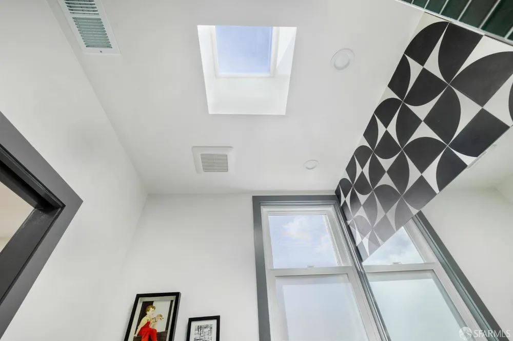 3520 17th St, San Francisco, CA 94110