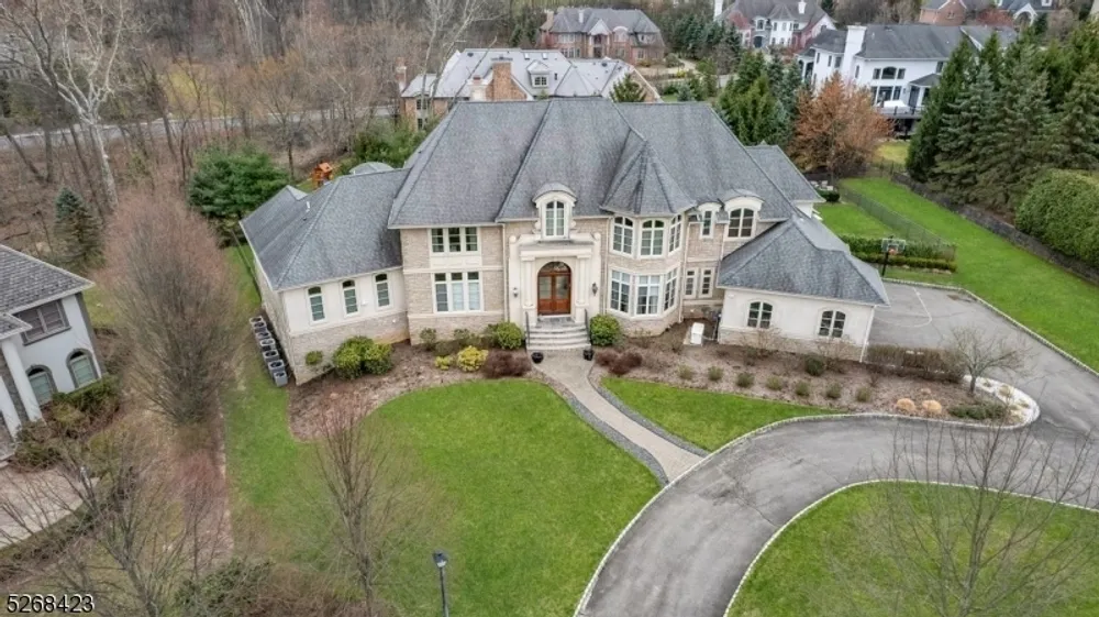 40 Overlook Rd, Livingston, NJ 07039