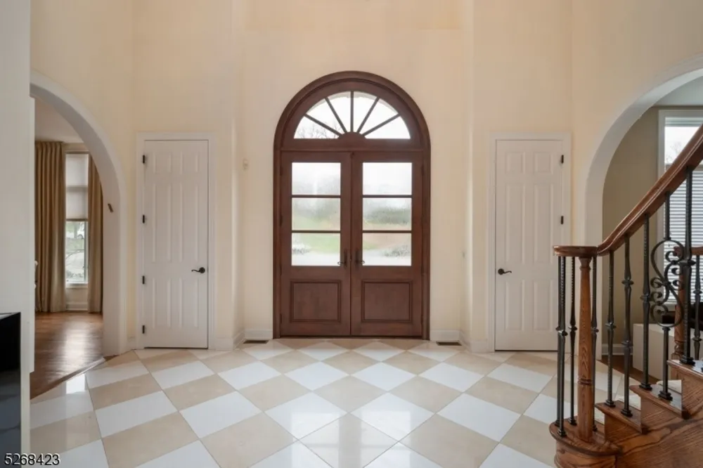40 Overlook Rd, Livingston, NJ 07039