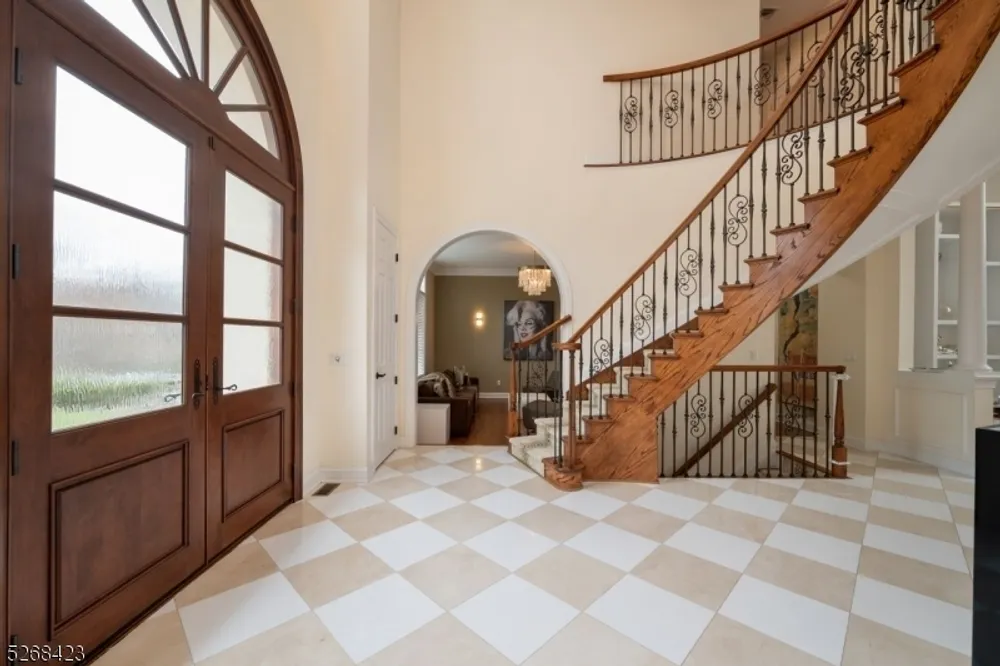 40 Overlook Rd, Livingston, NJ 07039