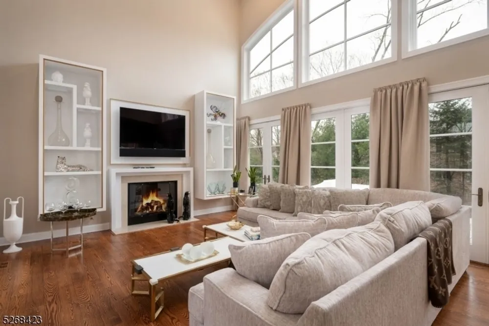 40 Overlook Rd, Livingston, NJ 07039
