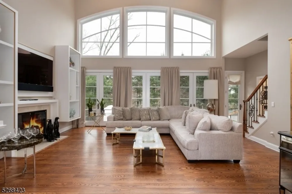 40 Overlook Rd, Livingston, NJ 07039