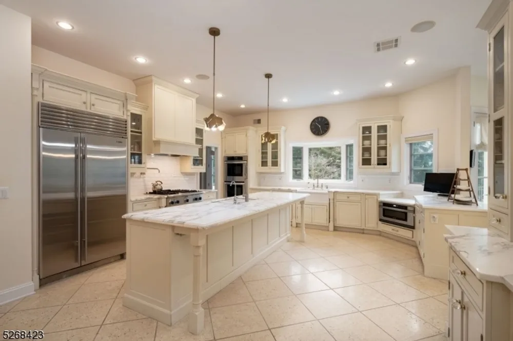 40 Overlook Rd, Livingston, NJ 07039
