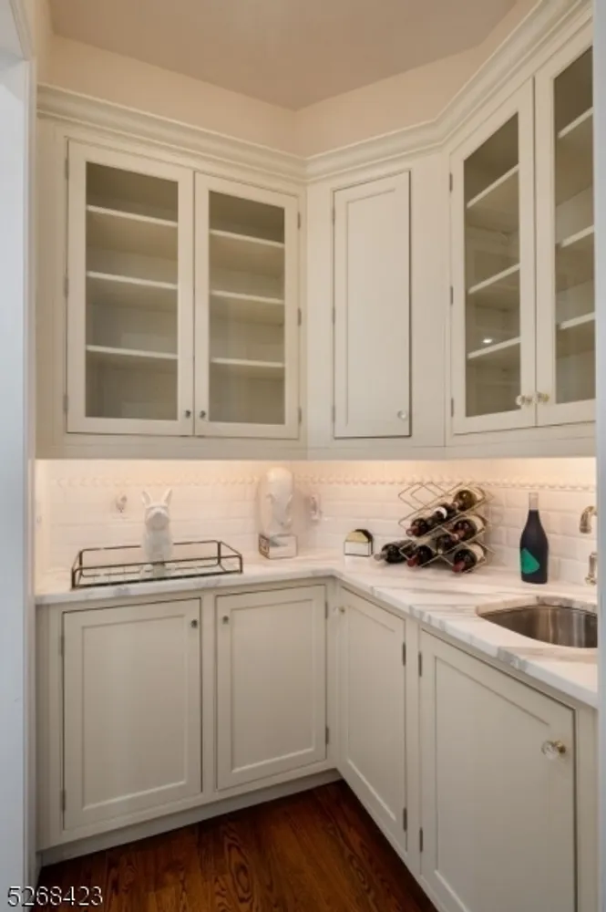 40 Overlook Rd, Livingston, NJ 07039