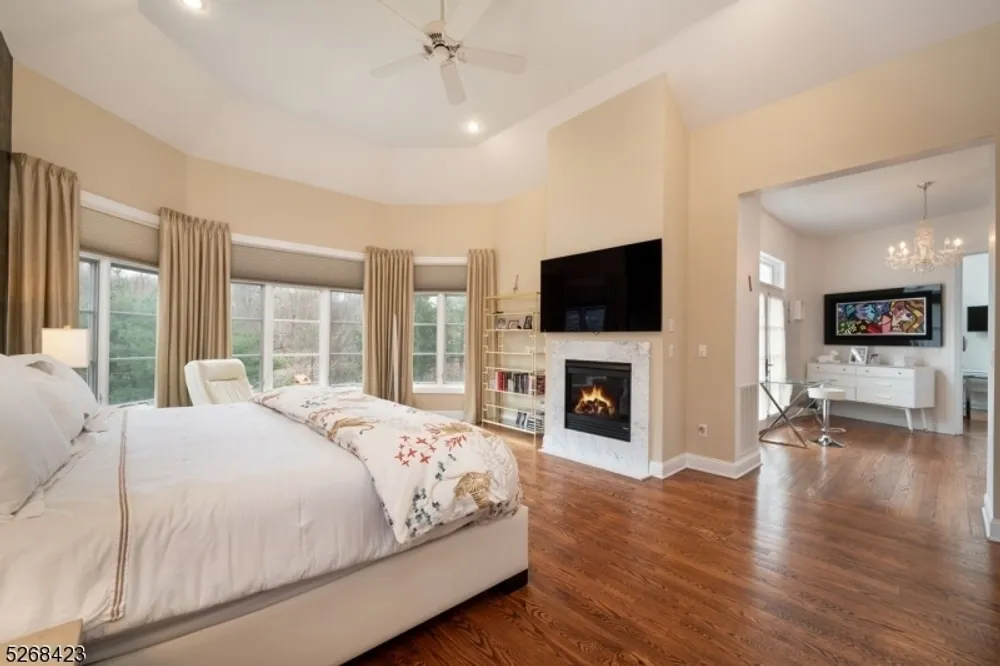 40 Overlook Rd, Livingston, NJ 07039