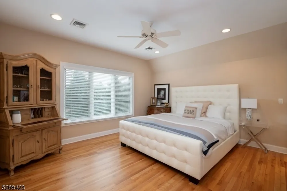 40 Overlook Rd, Livingston, NJ 07039