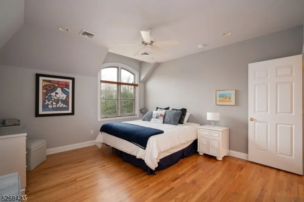 40 Overlook Rd, Livingston, NJ 07039