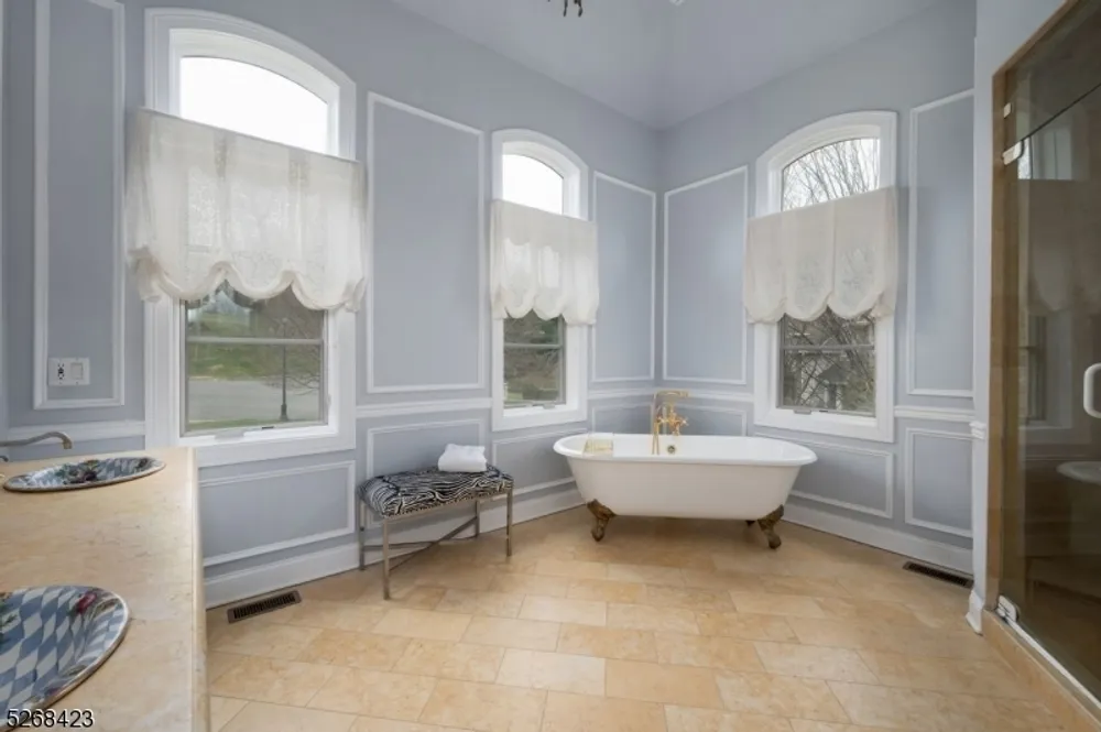 40 Overlook Rd, Livingston, NJ 07039