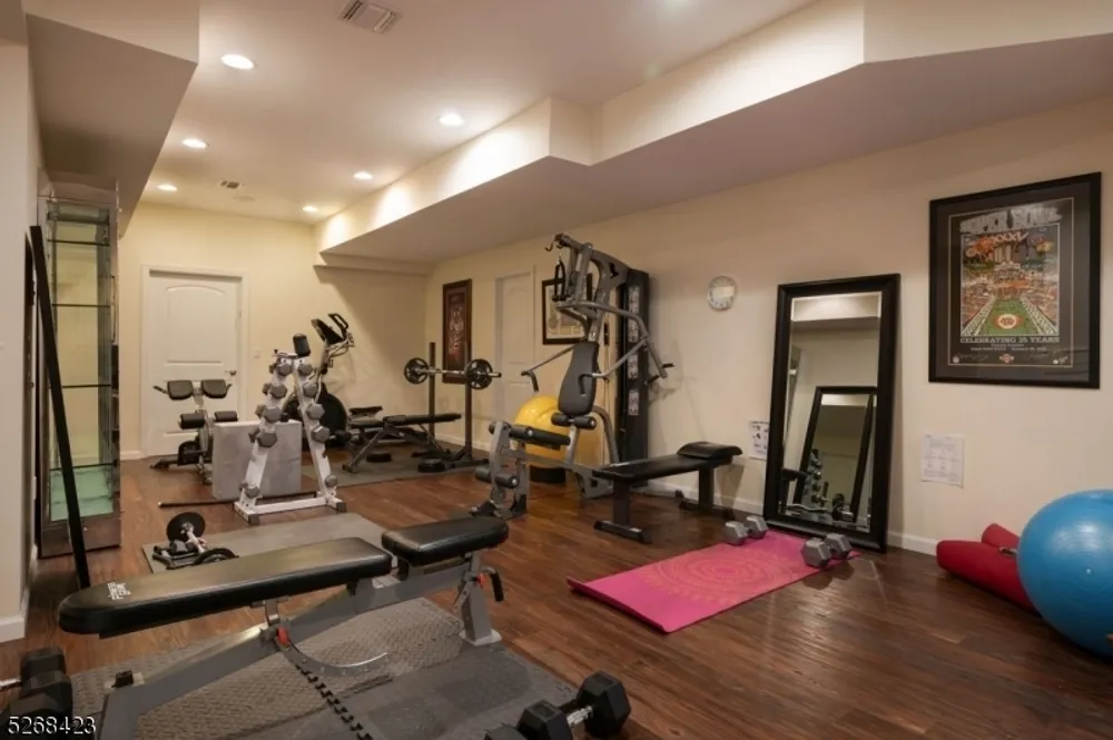 40 Overlook Rd, Livingston, NJ 07039
