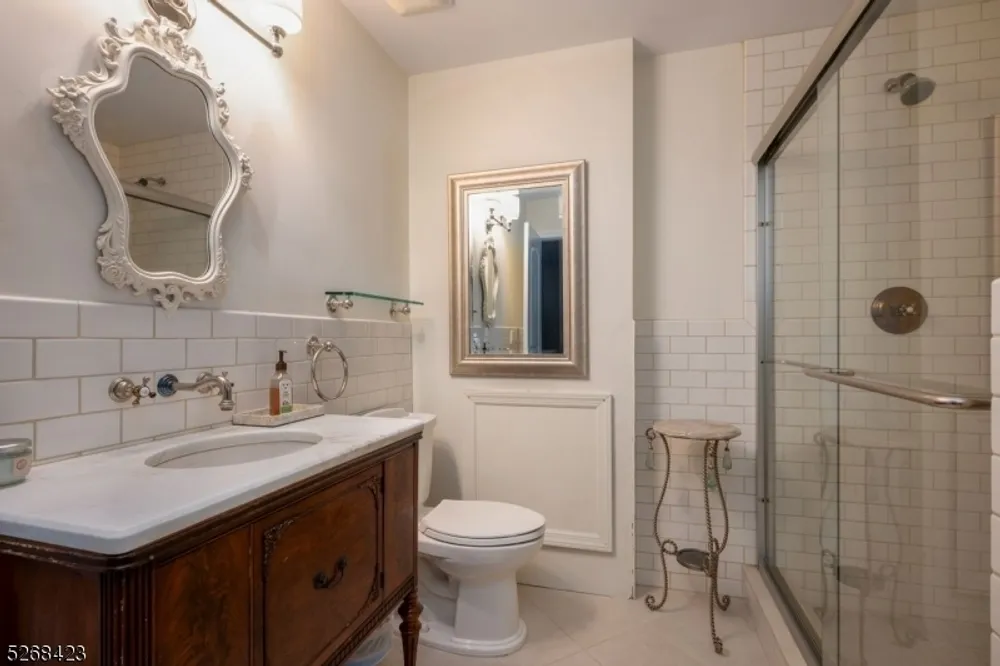 40 Overlook Rd, Livingston, NJ 07039