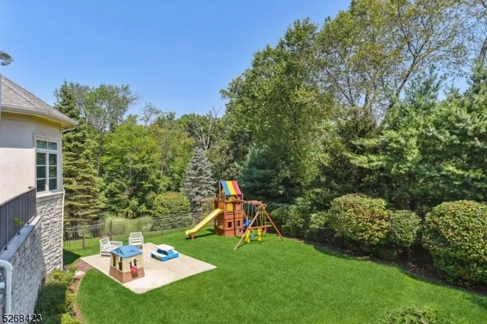 40 Overlook Rd, Livingston, NJ 07039