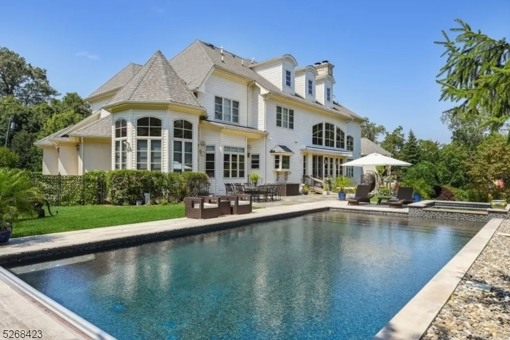 40 Overlook Rd, Livingston, NJ 07039