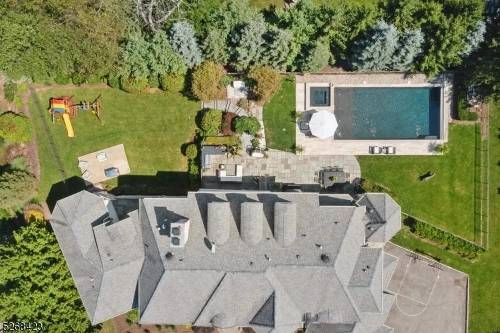 40 Overlook Rd, Livingston, NJ 07039