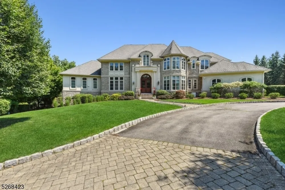 40 Overlook Rd, Livingston, NJ 07039