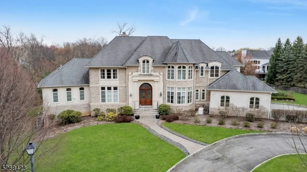 40 Overlook Rd, Livingston, NJ 07039