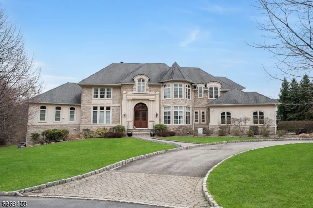 40 Overlook Rd, Livingston, NJ 07039