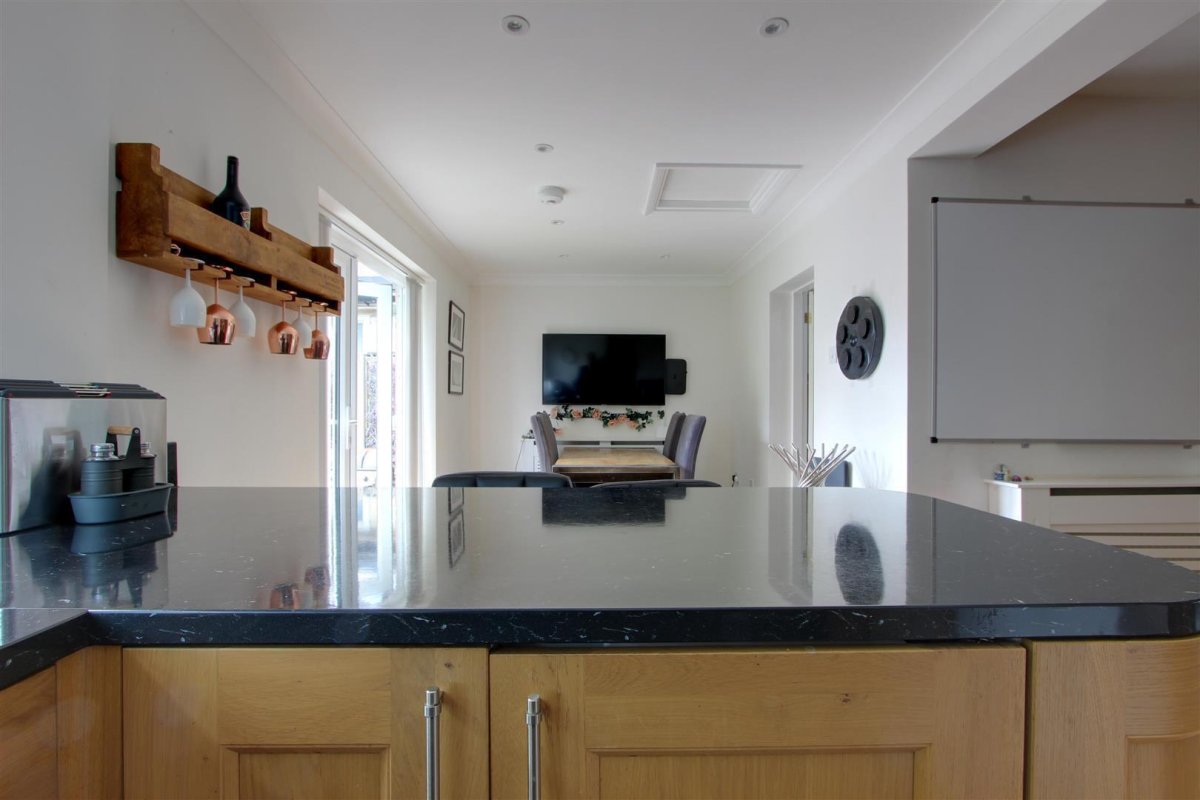 4 bedroom property for sale in London Road, Aston Clinton Guide price