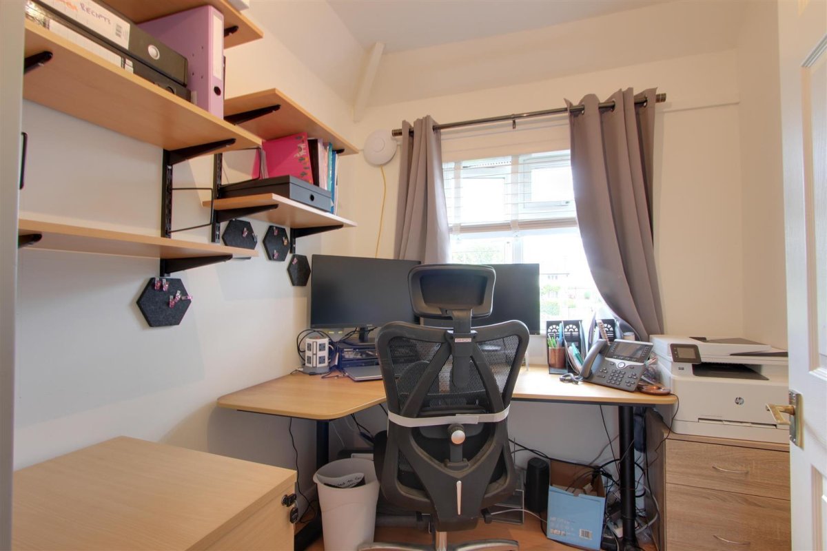 4 bedroom property for sale in London Road, Aston Clinton Guide price