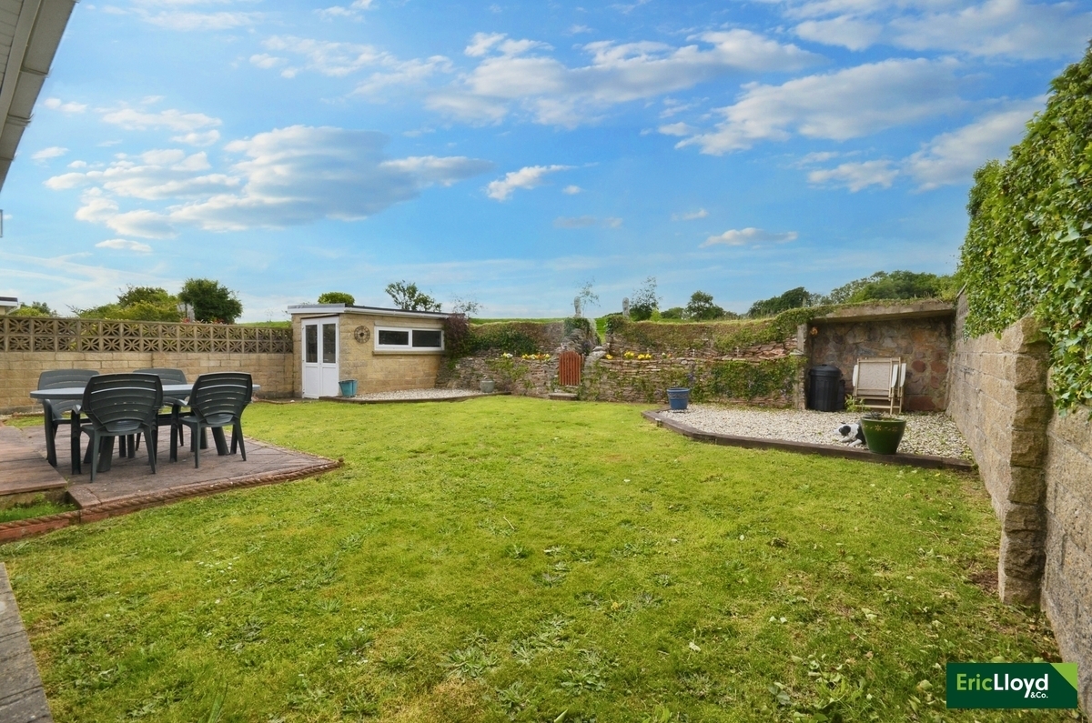 2 bedroom property for sale in North Boundary Road, Brixham £450,000